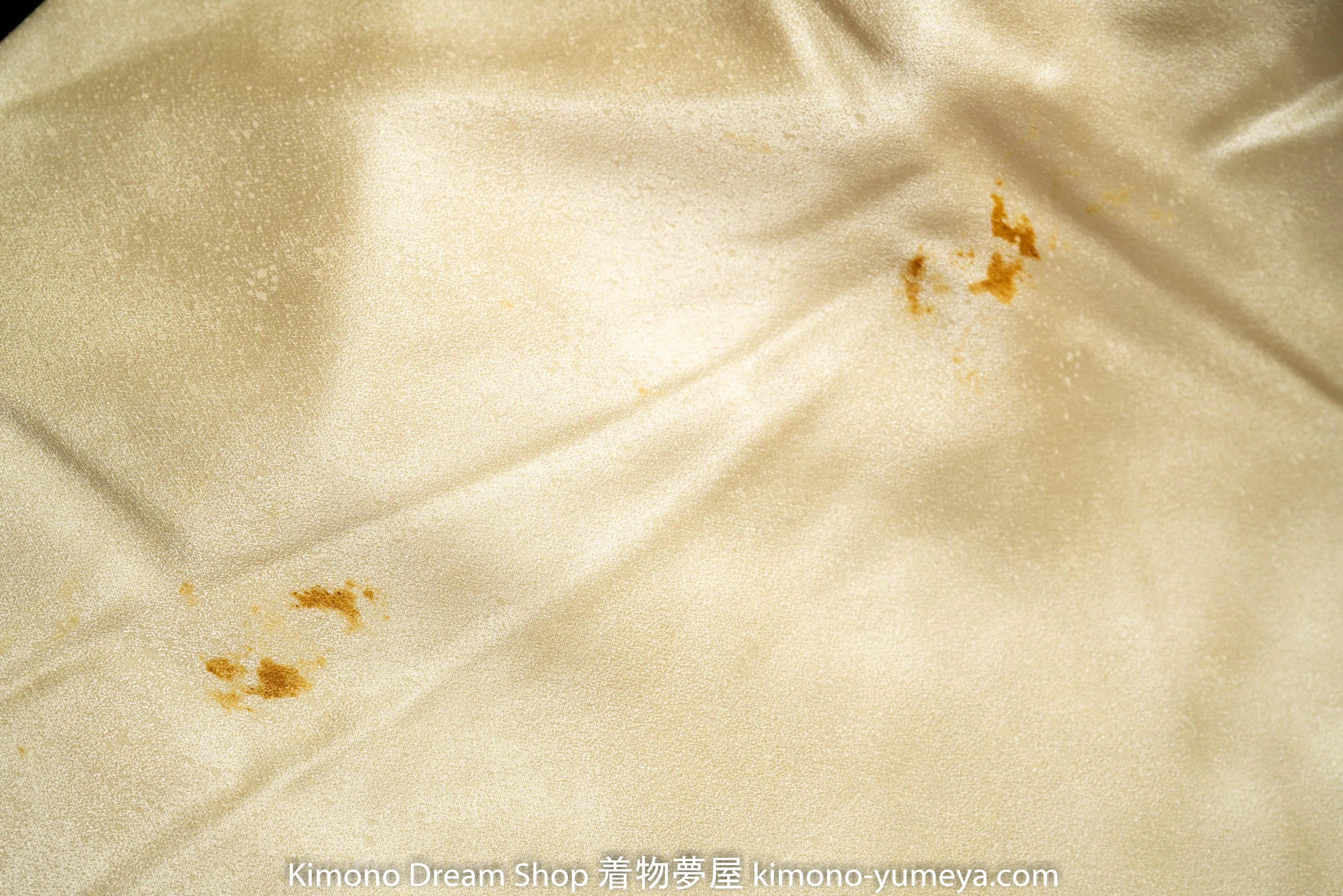 Very Shiny Light Yellow/Beige Houmongi Japanese Village People Wearing Kimonos Lifestyle Embroidered